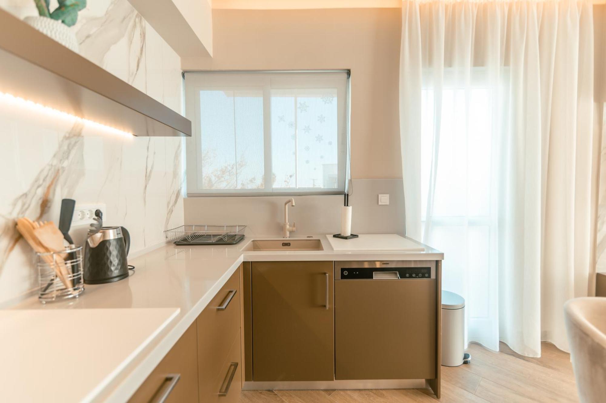 Brand New Elegant Suite Platánion Exterior foto